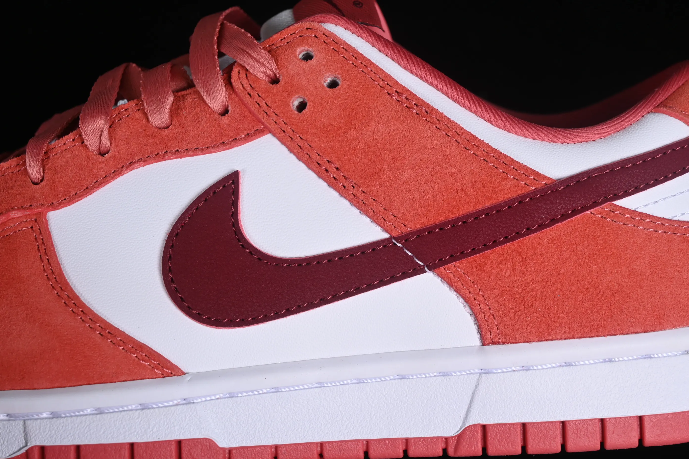 All Categories Nk SB Dunk Series Nk SB Dunk Low Low-top Sneakers Foreign Trade Version Nk SB Dunk Low Retro "Valentine's Day 2024" White Rose Red Valentine's Day SB Low-top Casual Sports Skateboard Shoes FQ7056-100